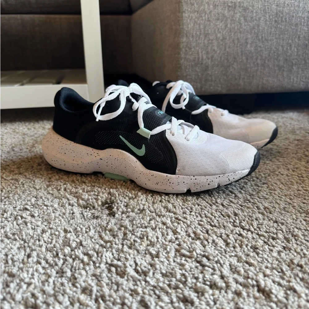 Brand New Women’s Nike Shoes - Picture 2 of 4